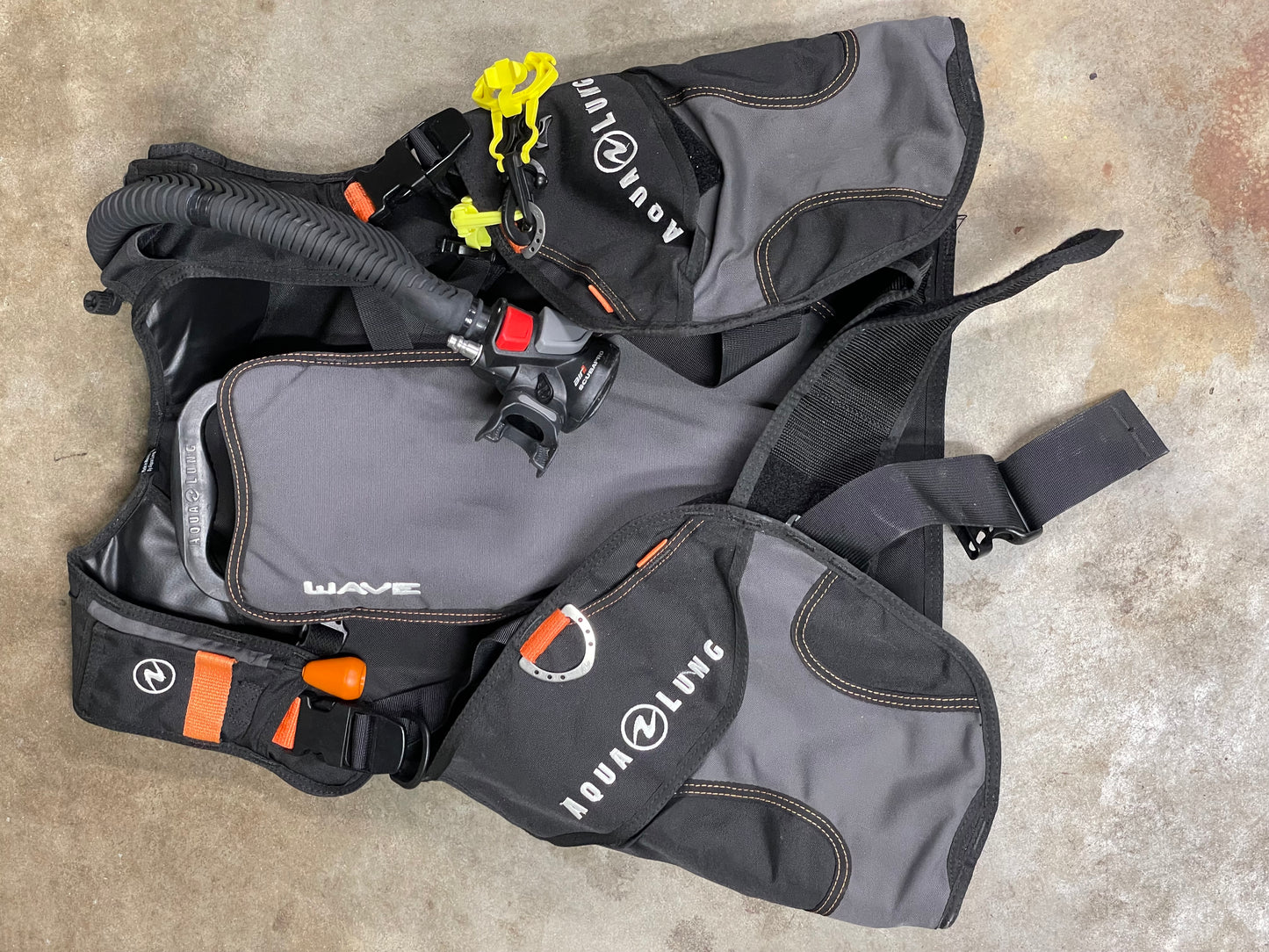 Aqua Lung Wave BC w/ Scubapro Air 2