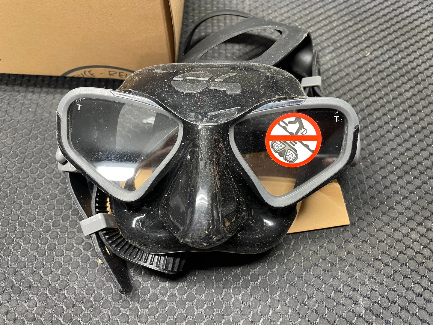 C4 Carbon Falcon Black Mask