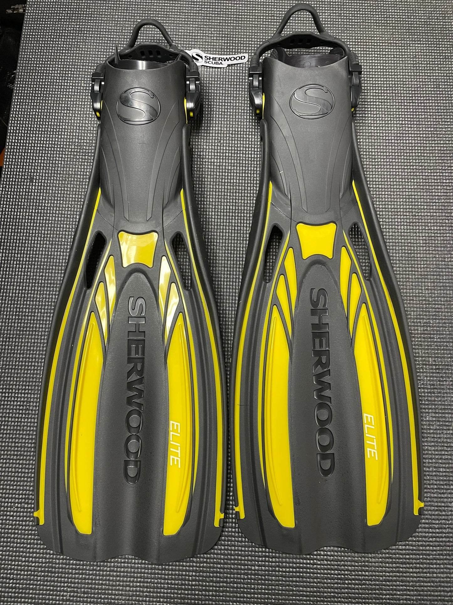 Sherwood Elite Dive Fins (size 7-8)