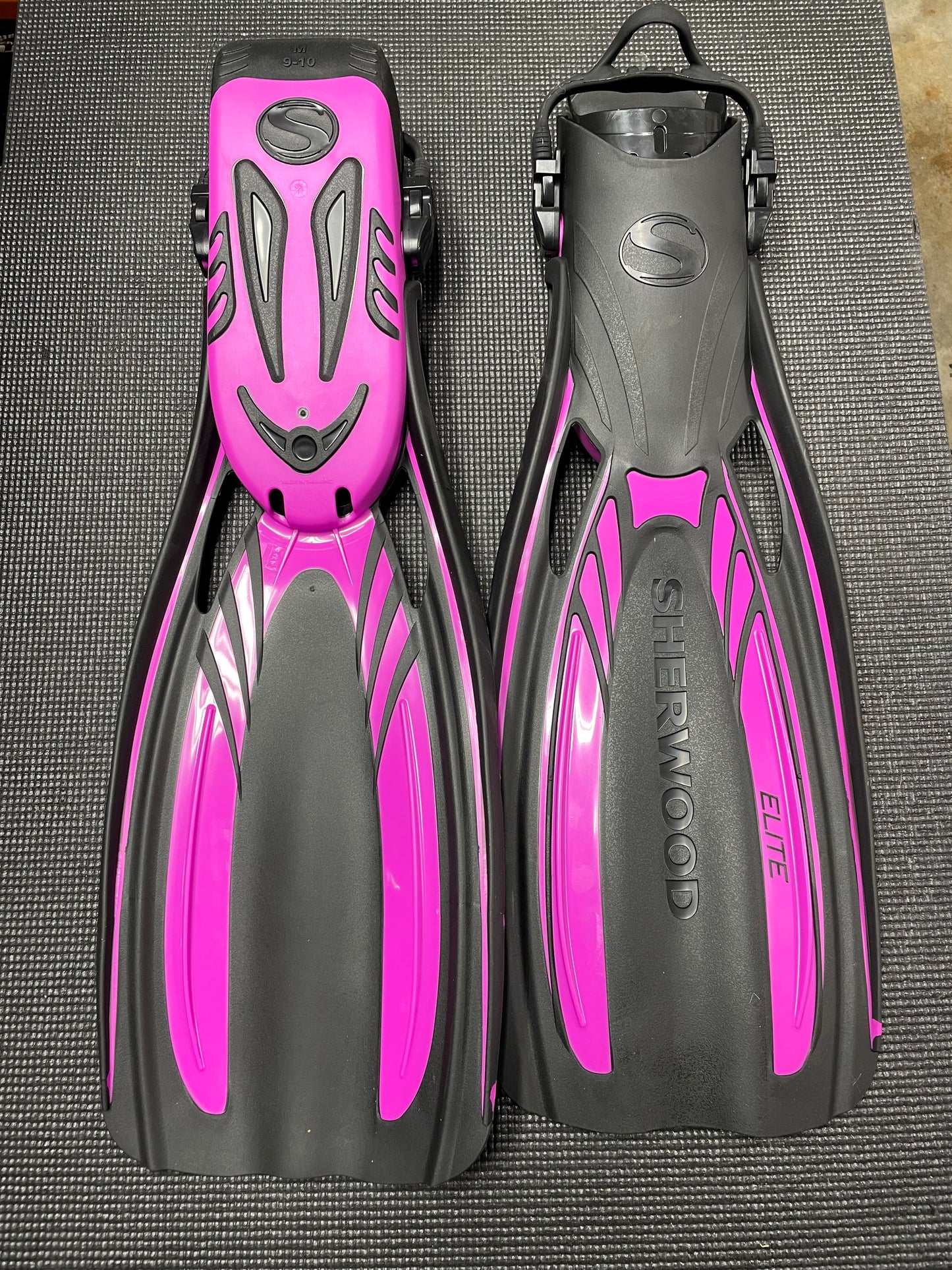 Sherwood Elite Fins- Medium (Size 9-10)