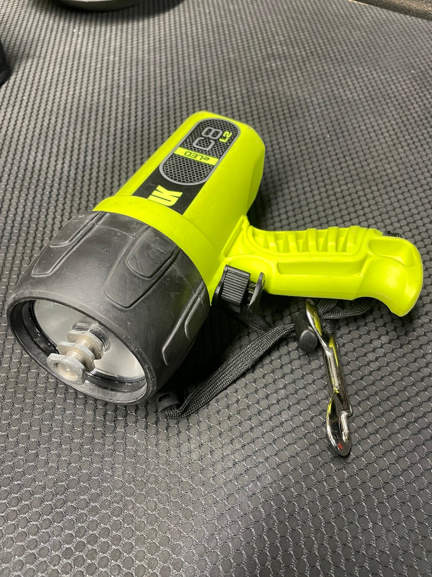 UK eLED C8 L2 handheld light